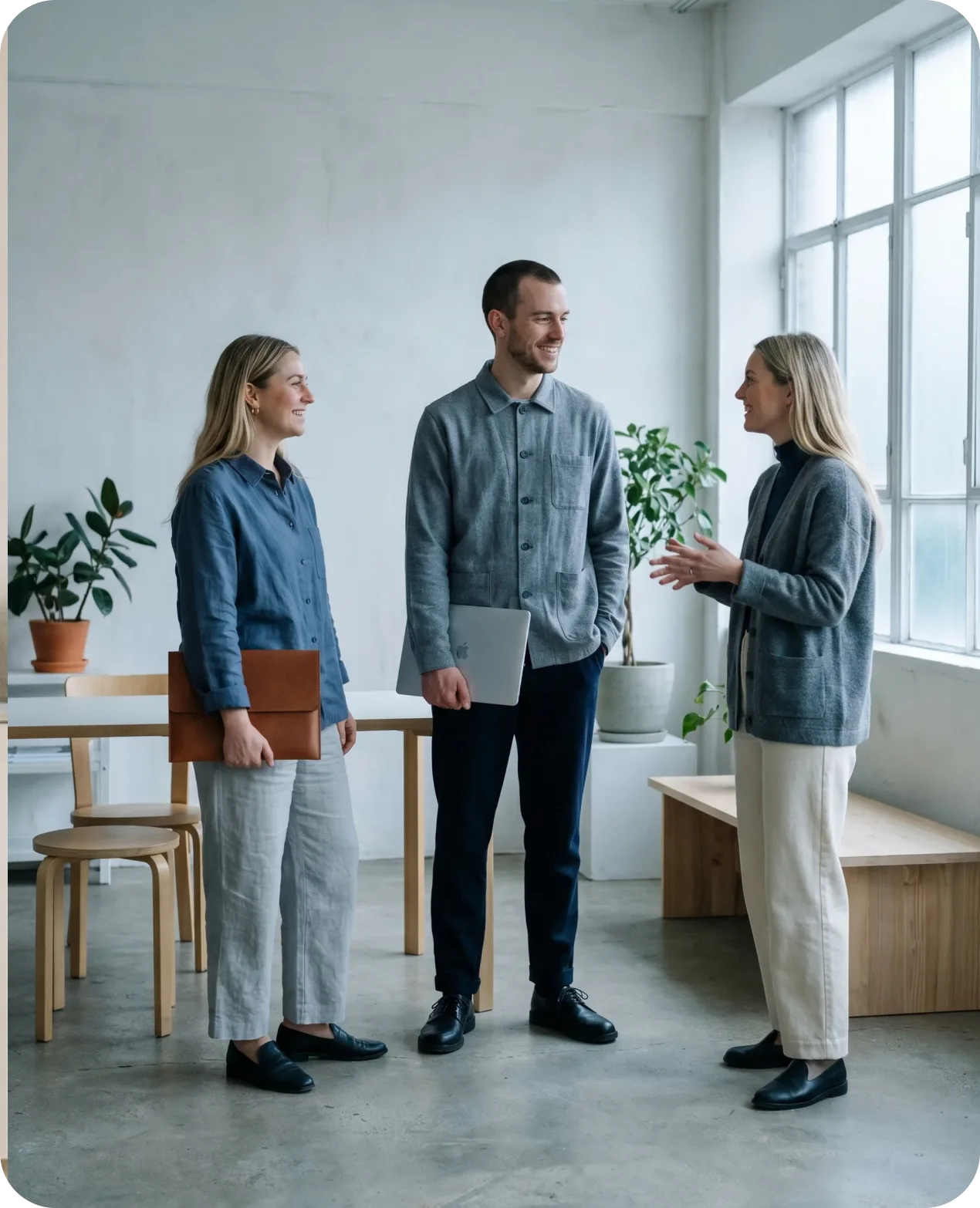 Équipe consultant ses évaluations de performance